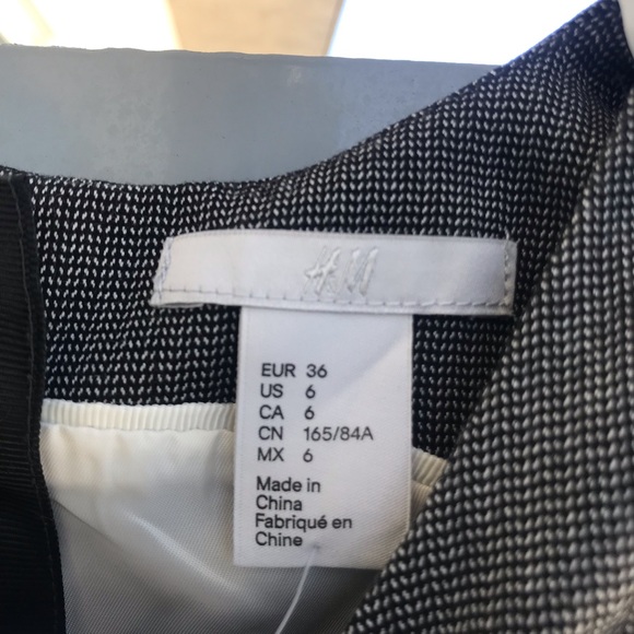 H&M Sheath Dress with Black Piping - Picture 2 of 5